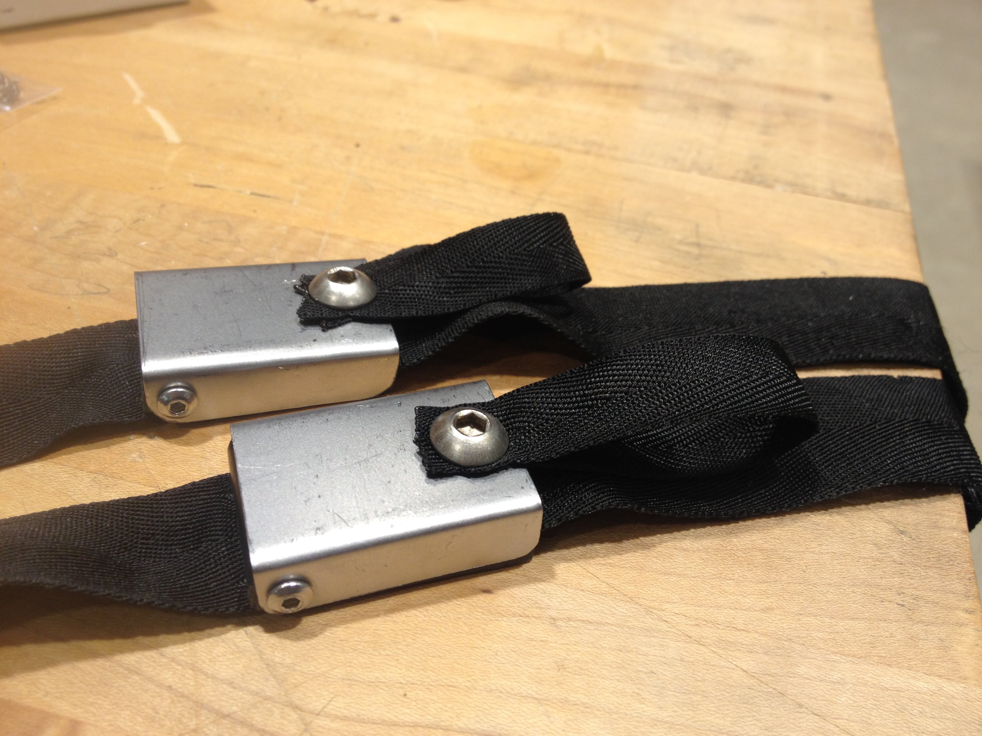 a pair of magnetically aligning buckles